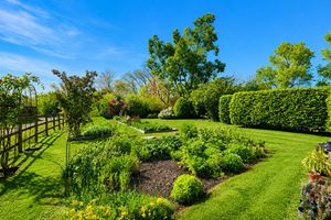 Elcombe Barn_Garden (1)- click for photo gallery